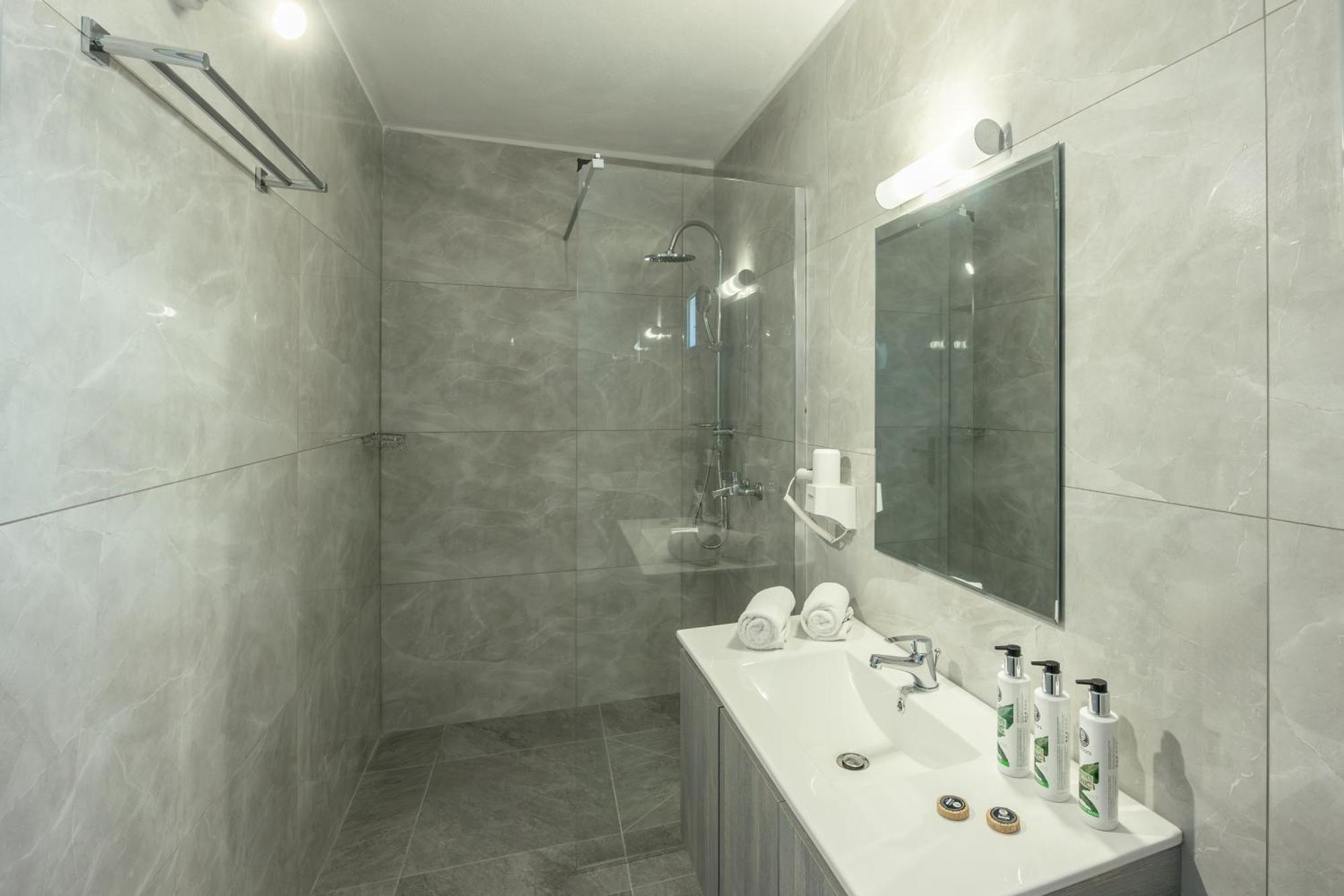 Thermes Luxury Villas And Spa (Adults Only) Megalochori  Eksteriør billede